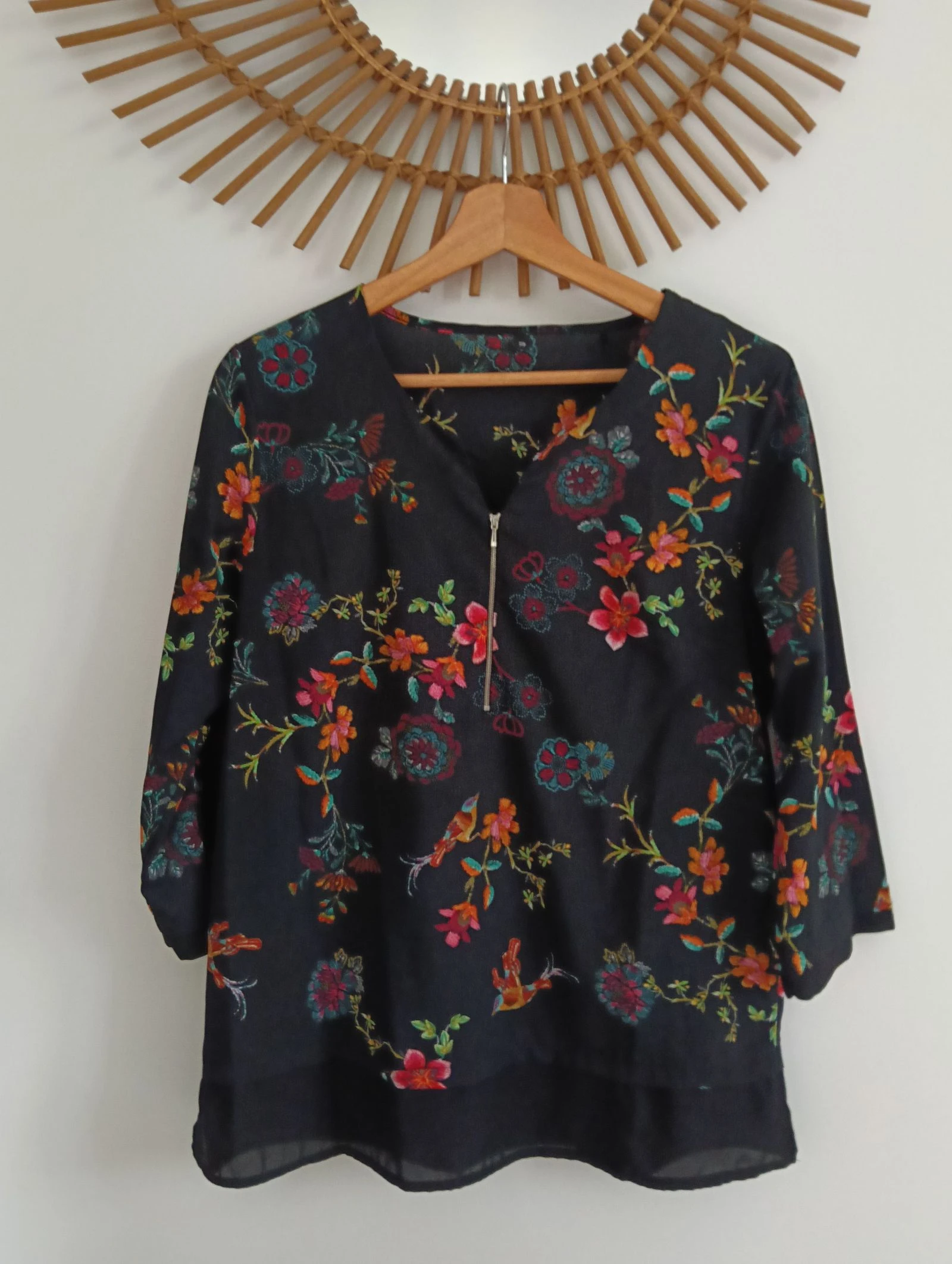 Blouse noire fleurie 38 